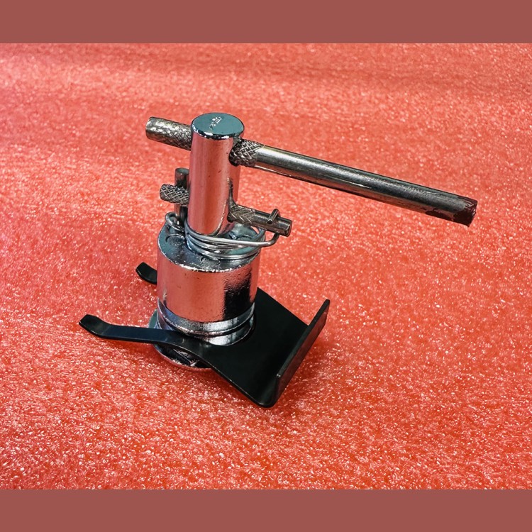 Ключевина замка двери шахты левая 111.02.220G1 Eshine 670-00012 Doppler